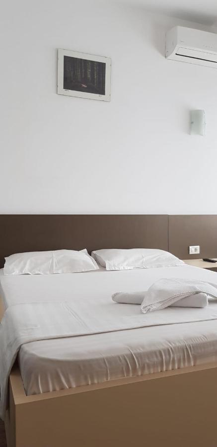 Grand Central Accommodation - Beldiman Bukarest Eksteriør billede
